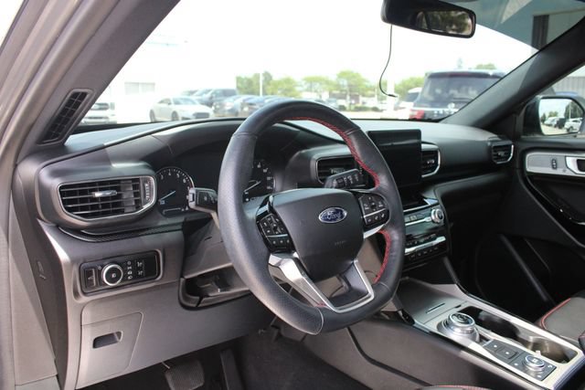 Used 2023 Ford Explorer ST-Line w/ Class IV Trailer Tow Package AWD/4WD image 2