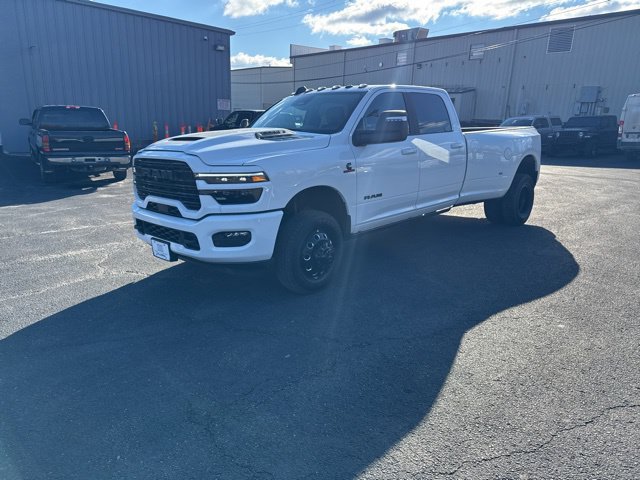 New 2026 RAM 3500 Laramie AWD/4WD image 19