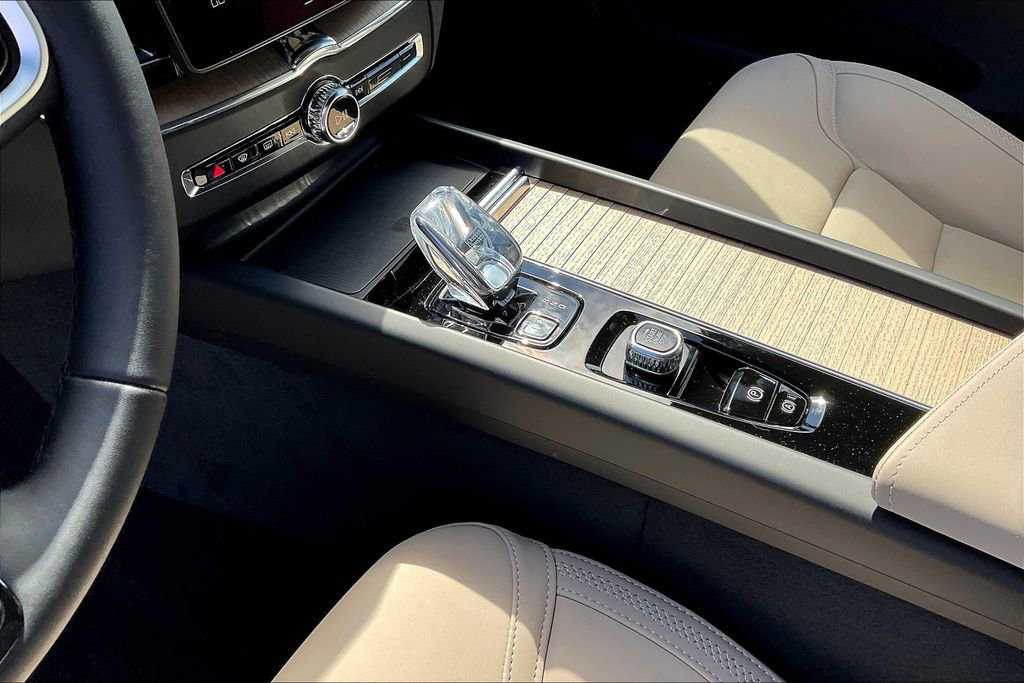 New 2026 Volvo XC60 B5 Plus w/ Protection Package Premier image 21