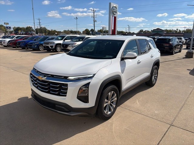 Used 2025 Chevrolet Equinox LT image 2