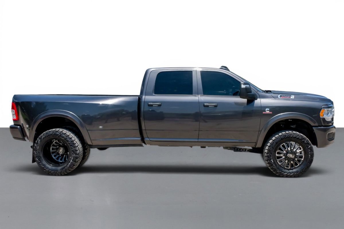 Used 2024 RAM 3500 Tradesman w/ Chrome Appearance Group AWD/4WD image 6