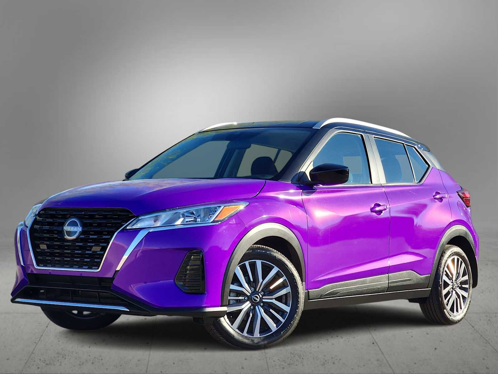 Used 2024 Nissan Kicks SV image 1