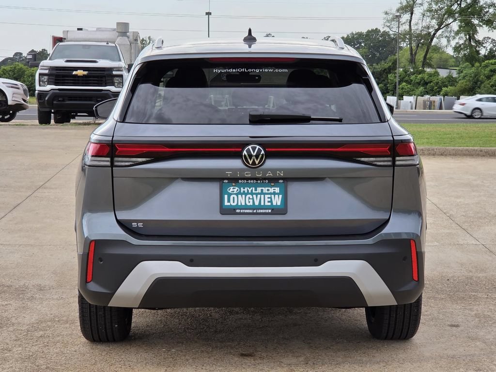 Used 2025 Volkswagen Tiguan SE FWD image 5