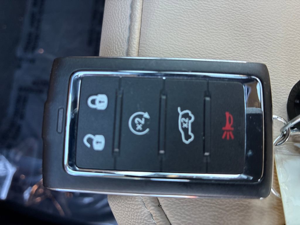 Used 2025 Jeep Grand Cherokee Limited image 29