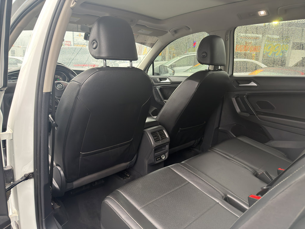 Used 2019 Volkswagen Tiguan SE w/ Panoramic Sunroof Package image 12