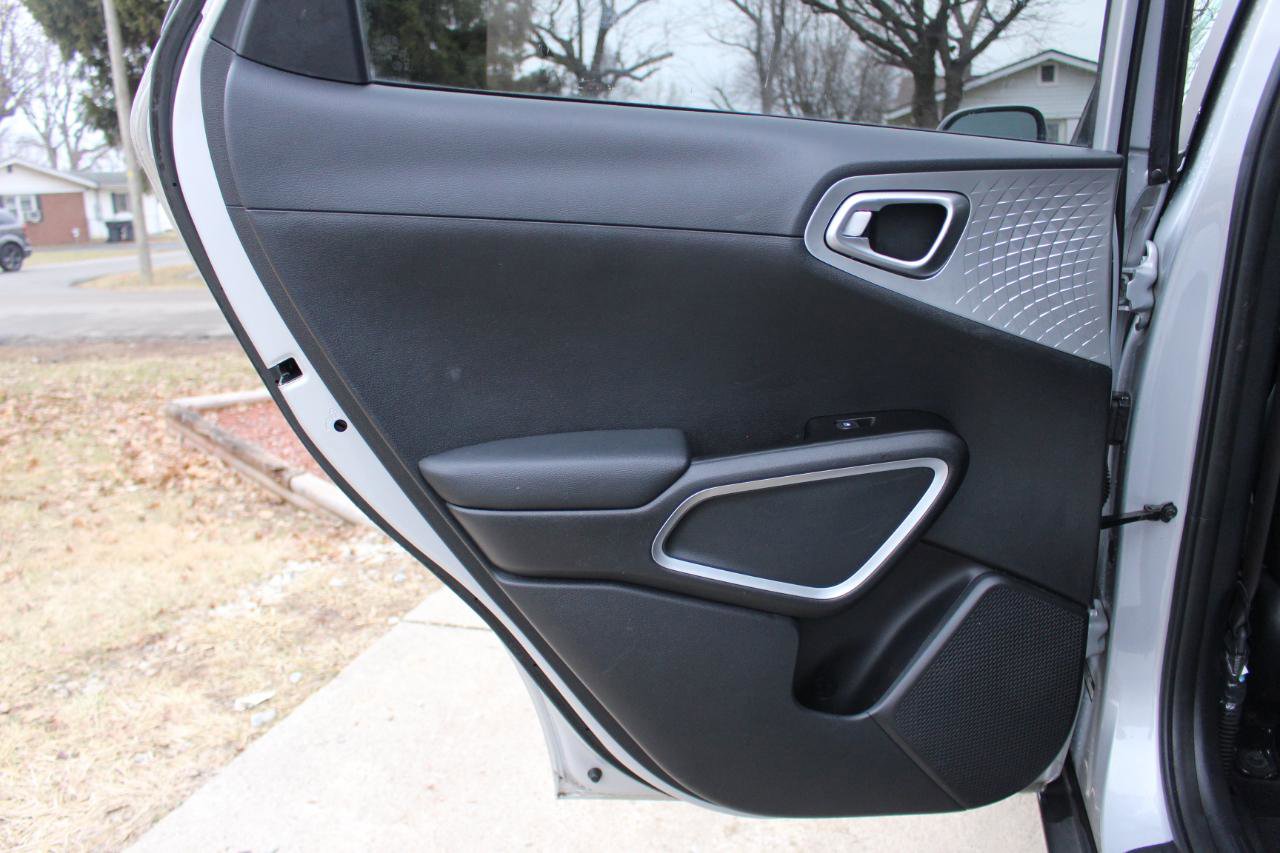 Used 2021 Kia Soul LX image 27