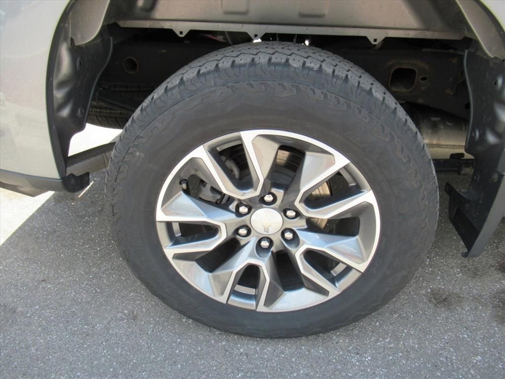 Used 2024 Chevrolet Silverado 1500 LT AWD/4WD image 5