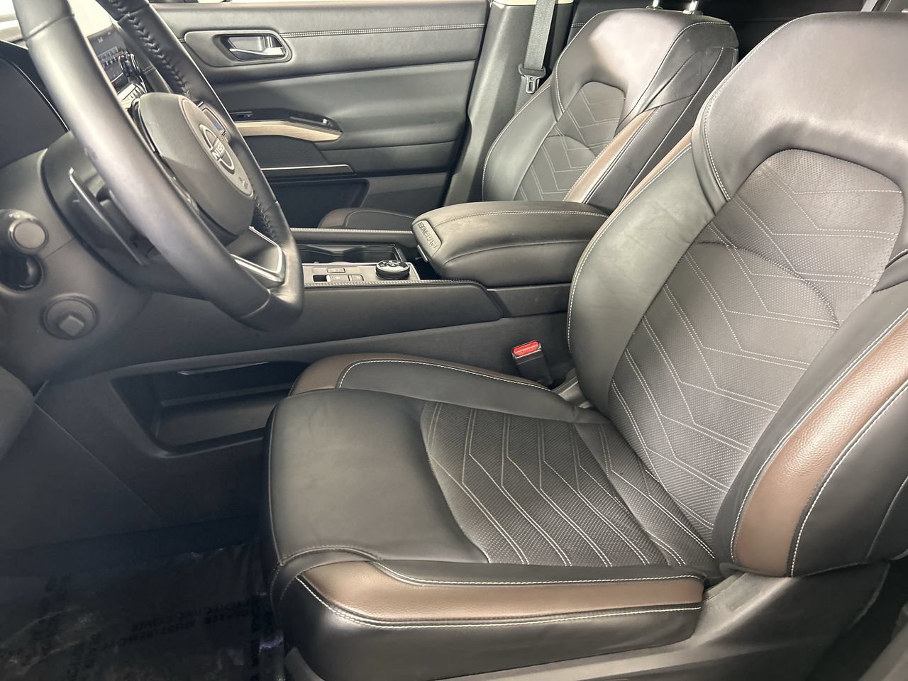 Used 2023 Nissan Pathfinder Platinum w/ Cargo Package AWD/4WD image 21