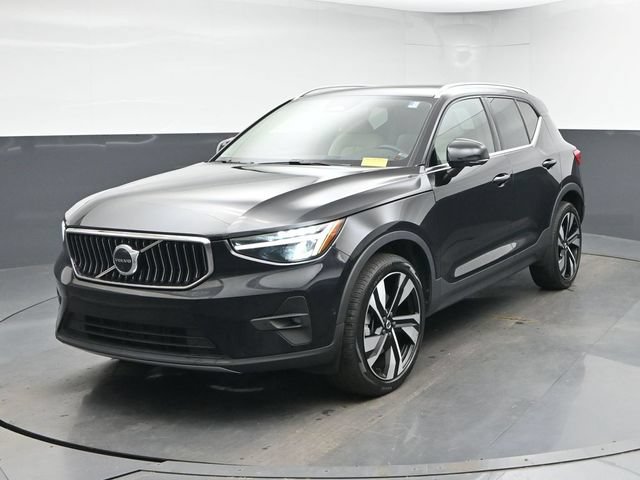 Used 2023 Volvo XC40 B5 Ultimate w/ Protection Package Premier AWD/4WD image 3