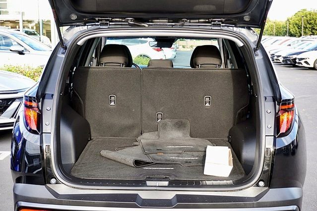 Certified 2025 Hyundai Tucson SE image 14