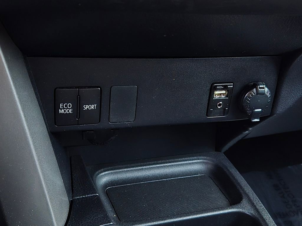 Used 2016 Toyota RAV4 LE image 19
