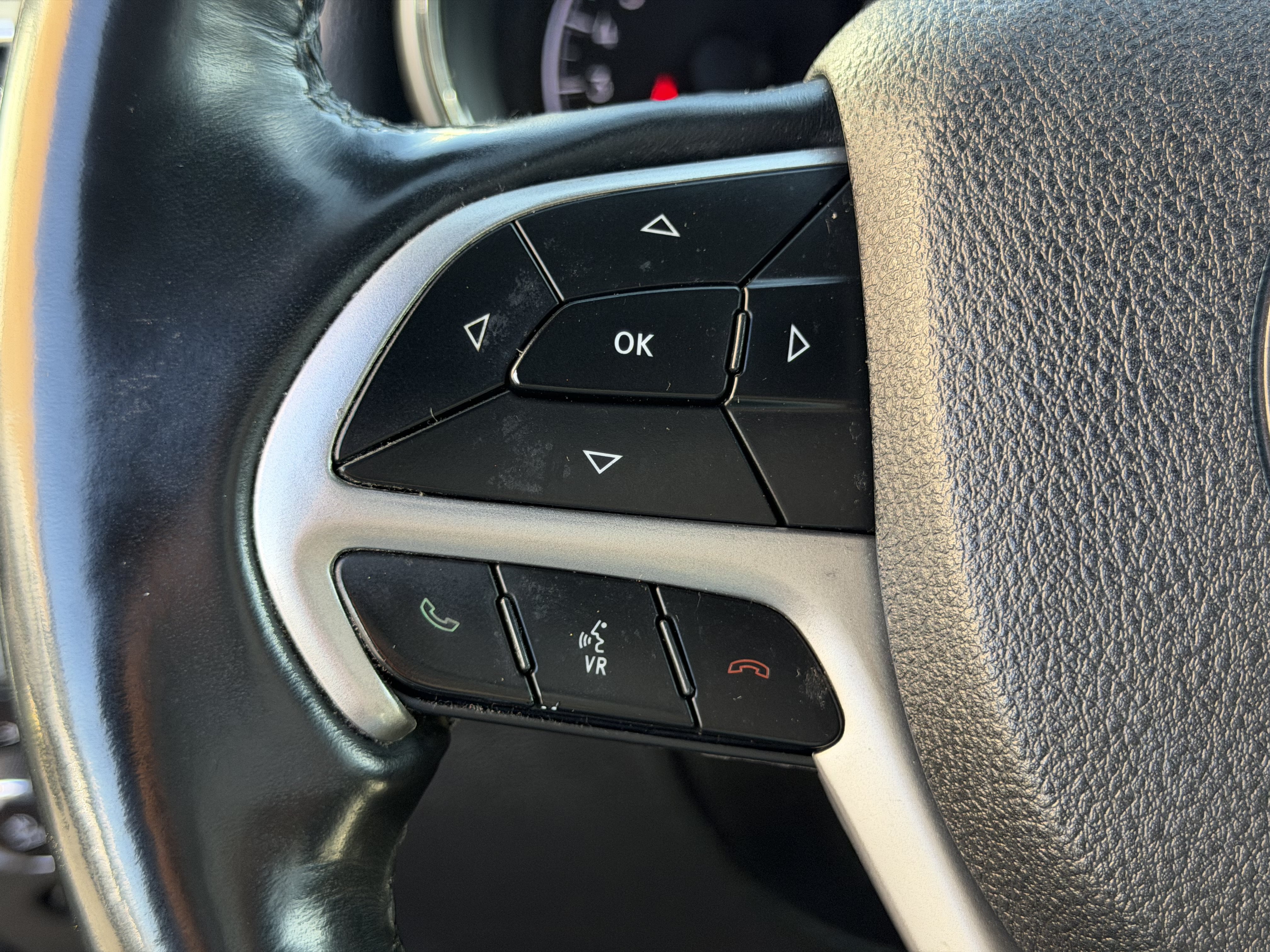 Used 2018 Jeep Grand Cherokee Altitude AWD/4WD image 21