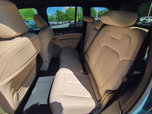 New 2026 Jeep Grand Cherokee Limited w/ Limited Altitude Package RWD image 32