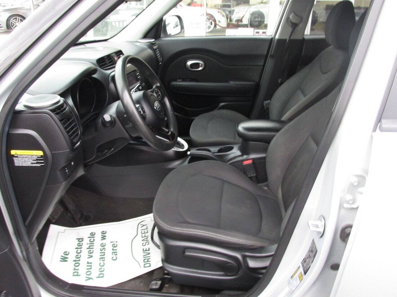 Used 2015 Kia Soul FWD image 11