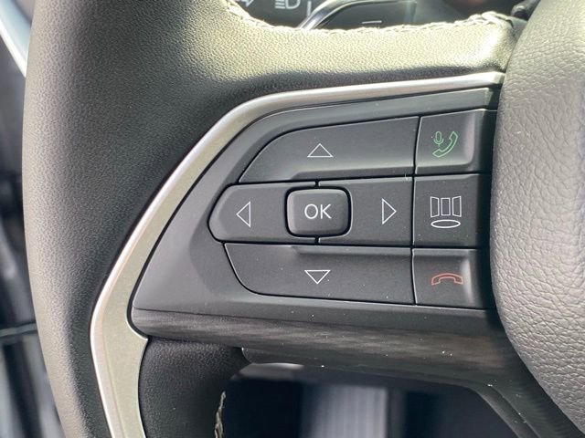 New 2025 Jeep Grand Cherokee Altitude image 17