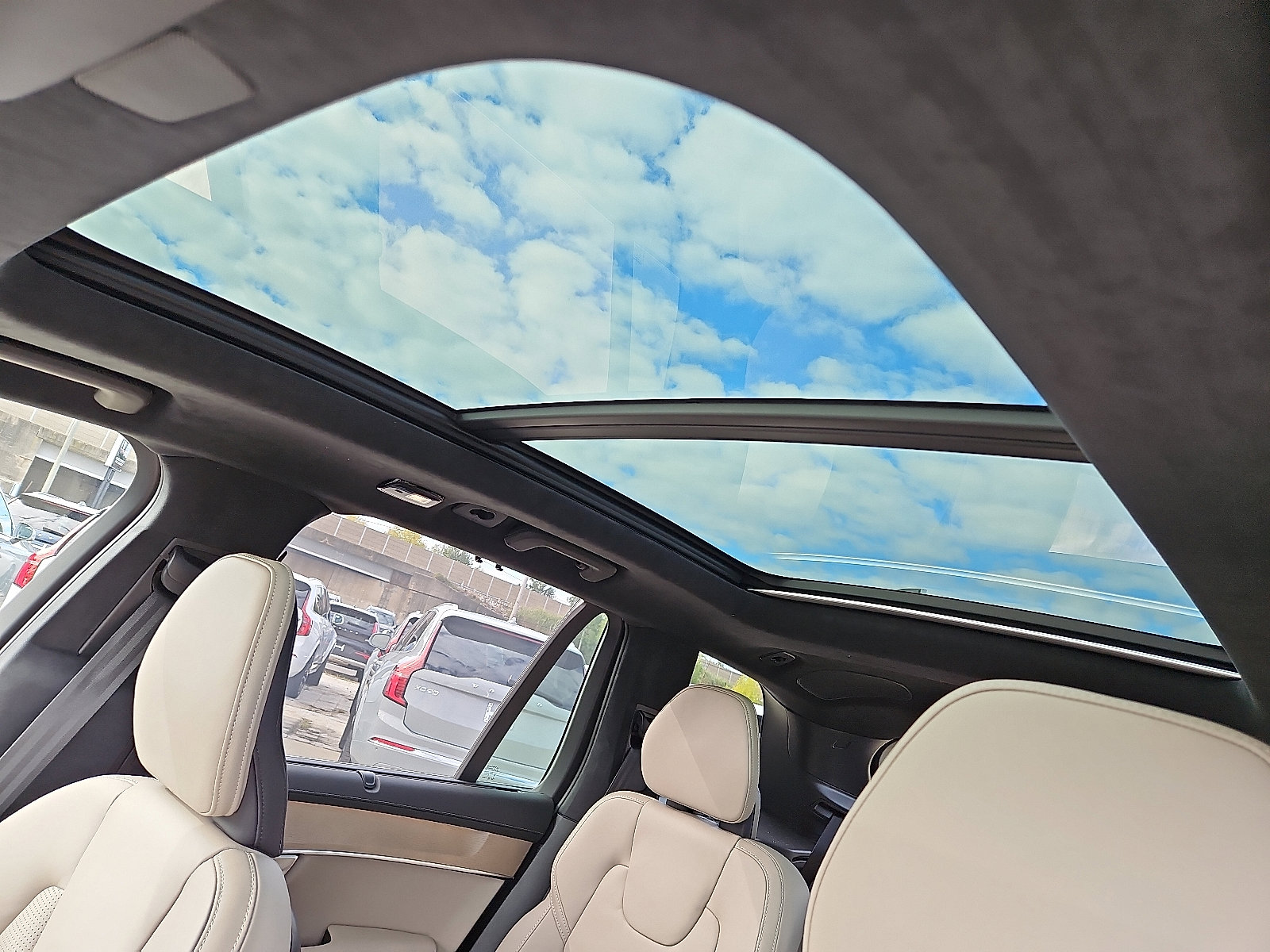 New 2026 Volvo XC90 B6 Ultra w/ Lounge Package image 12
