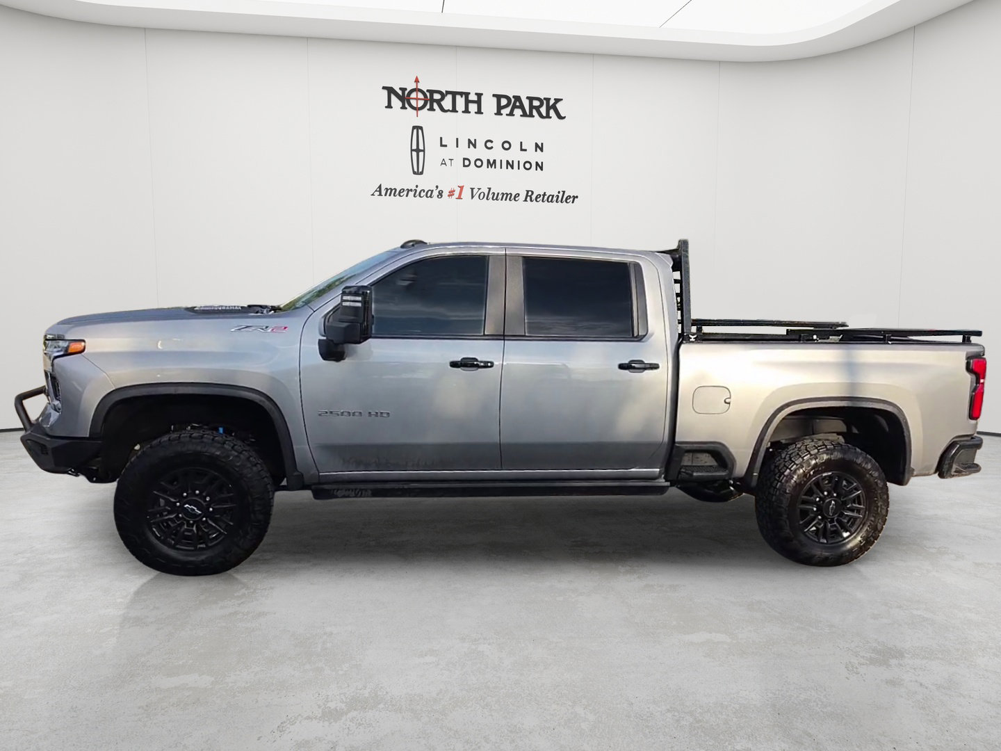 Used 2025 Chevrolet Silverado 2500 ZR2 w/ Technology Package AWD/4WD image 8