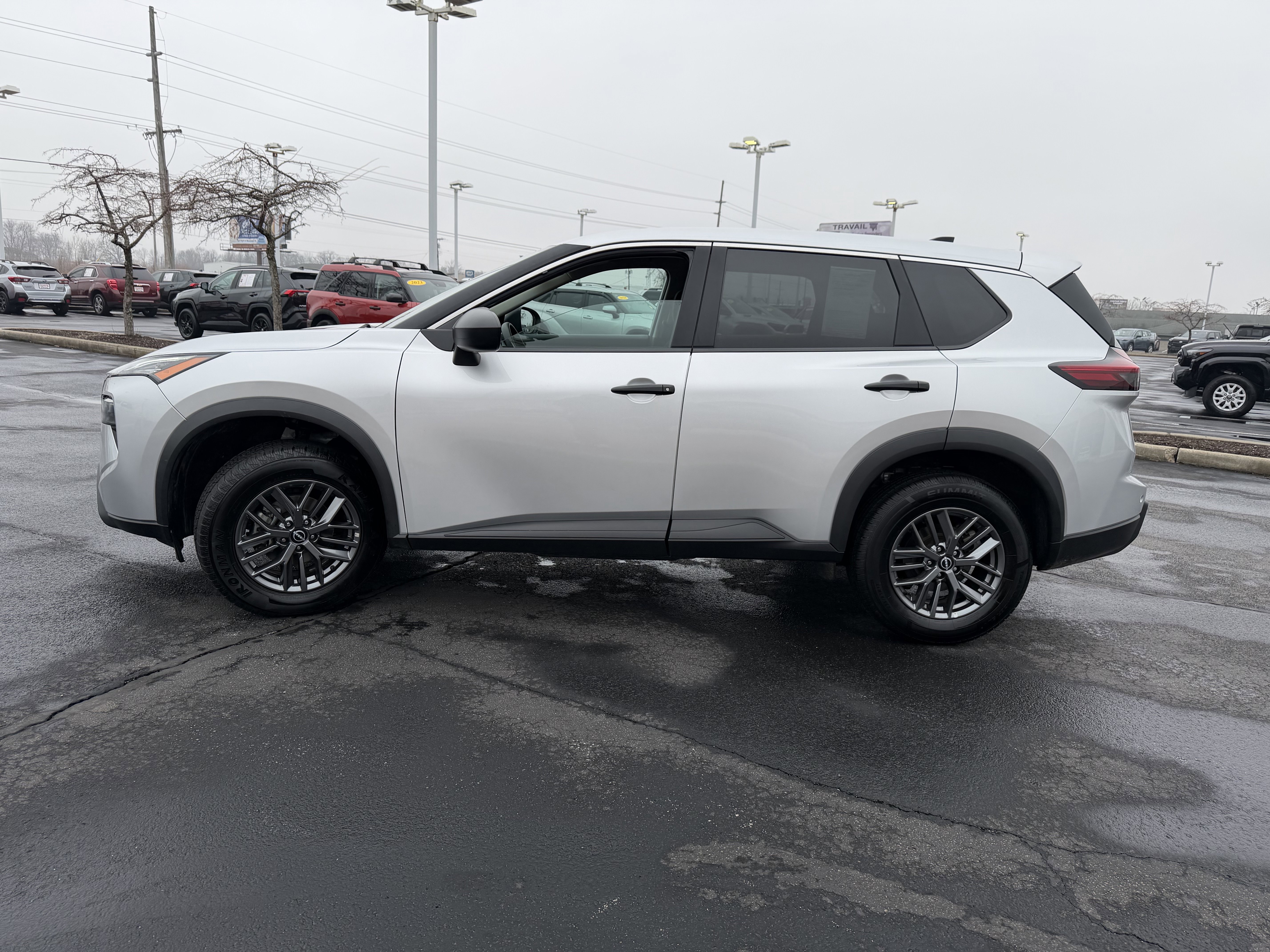 Used 2024 Nissan Rogue S AWD/4WD image 5