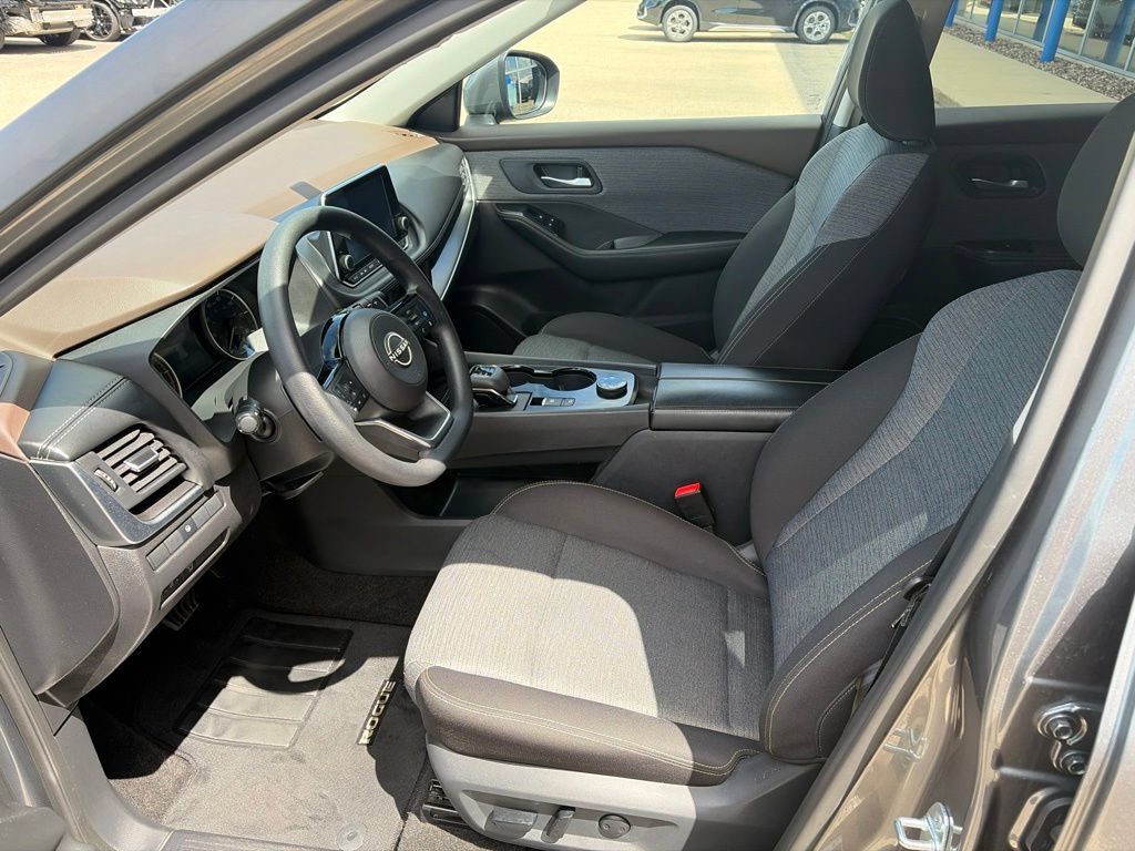 Used 2023 Nissan Rogue SV AWD/4WD image 11