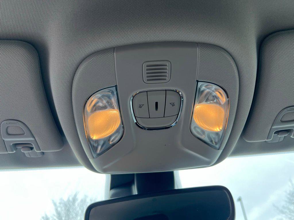 Used 2022 Jeep Compass Limited image 34