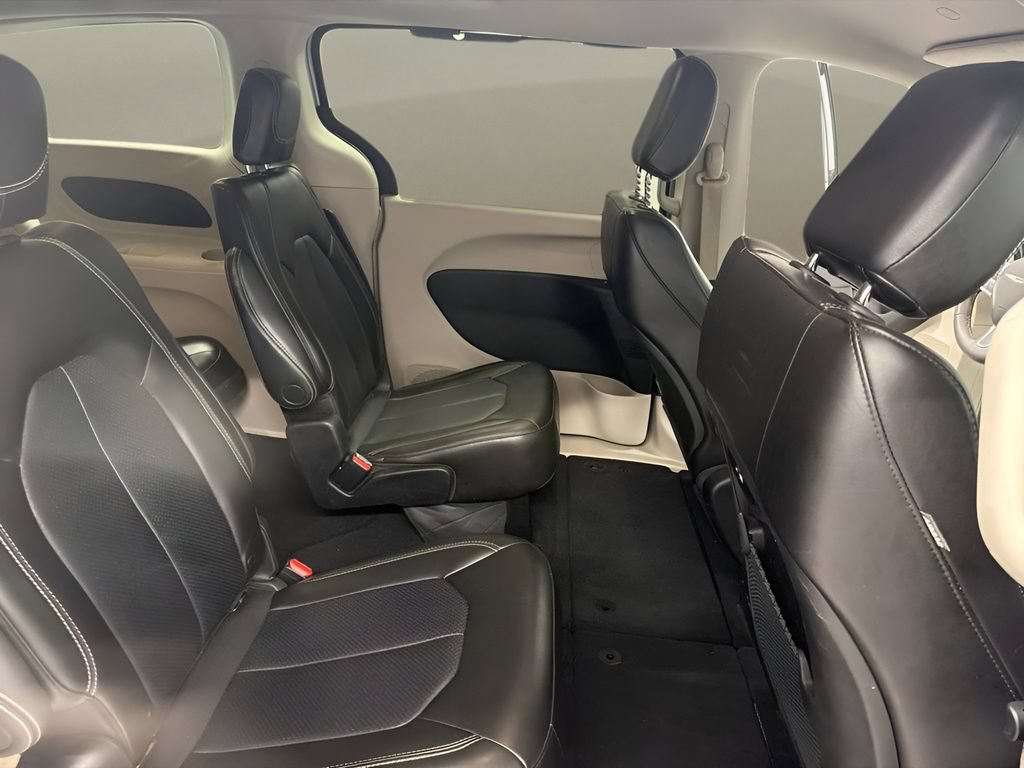 Used 2023 Chrysler Pacifica Touring-L FWD image 24