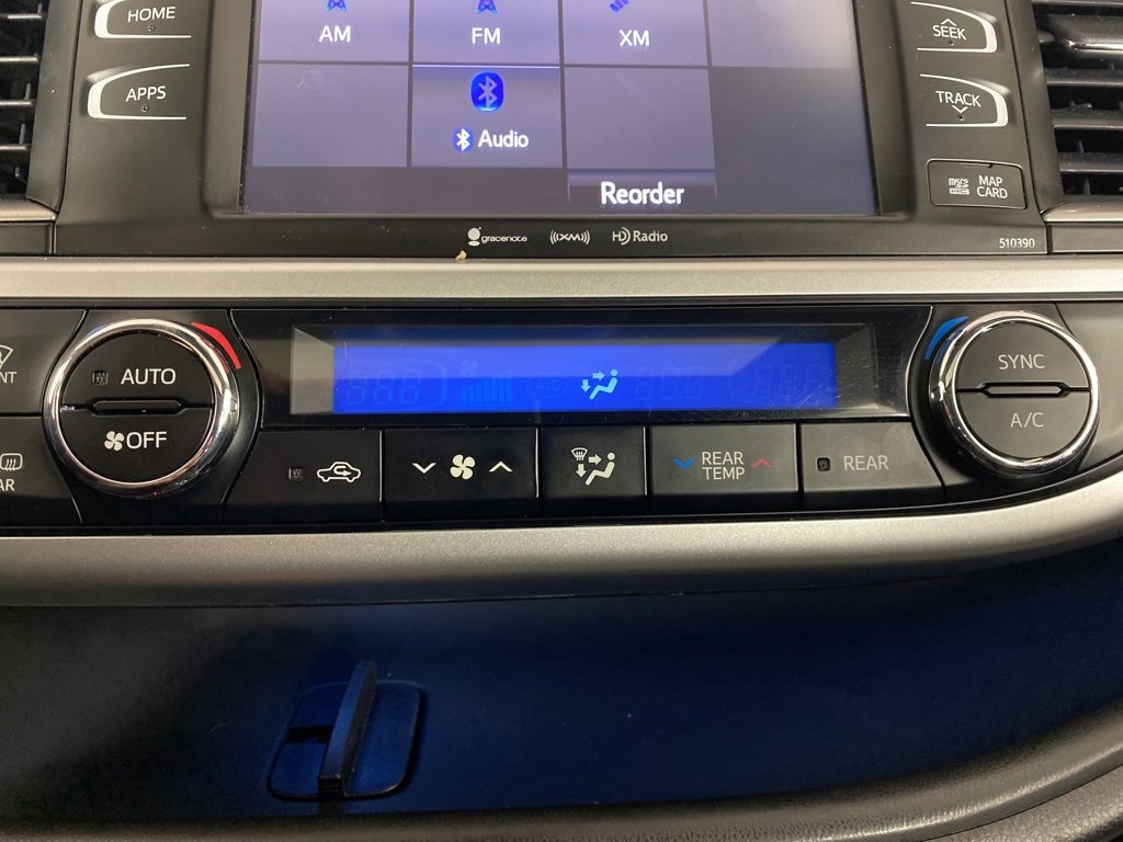 Used 2019 Toyota Highlander SE image 20