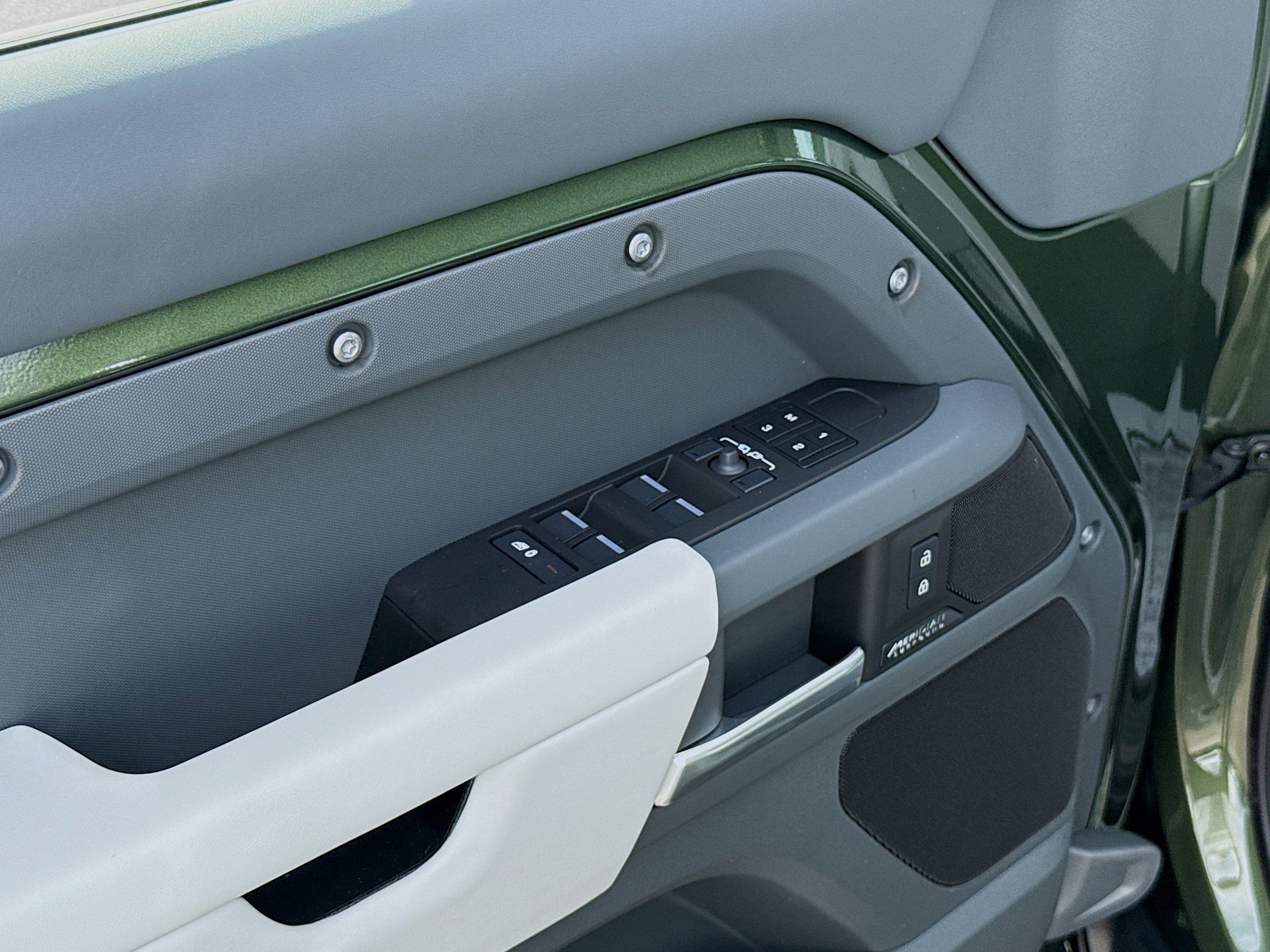 New 2026 Land Rover Defender 110 X-Dynamic SE AWD/4WD image 23
