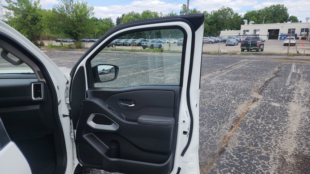 Used 2024 Nissan Frontier SV w/ SV Convenience Package AWD/4WD image 10