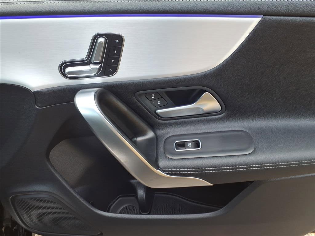 Used 2025 Mercedes-Benz CLA 250 image 23