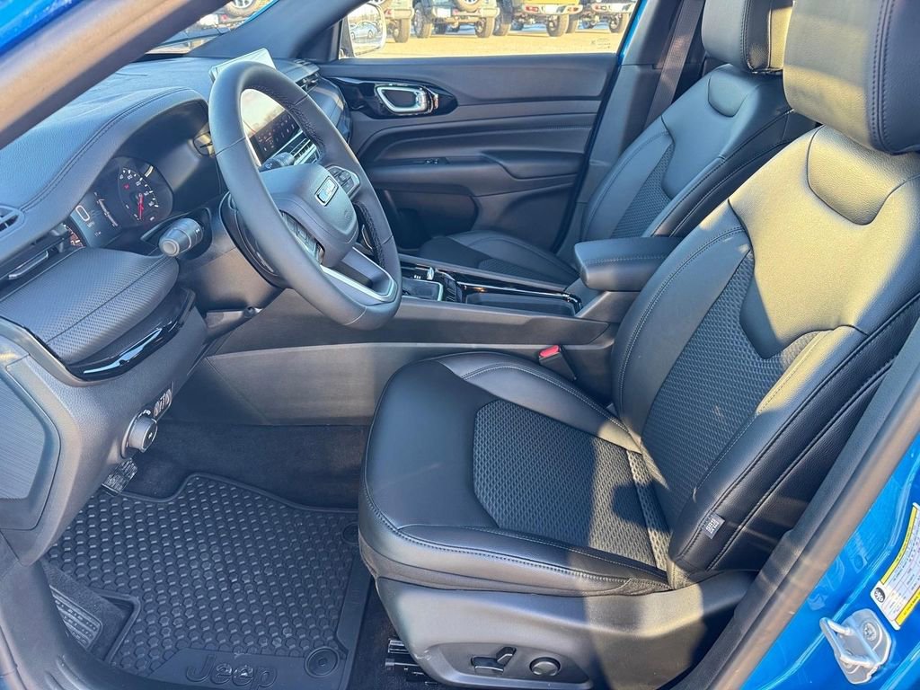 New 2026 Jeep Compass Latitude w/ Sun and Sound Group AWD/4WD image 9