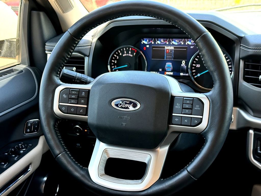Used 2023 Ford Expedition XLT image 29
