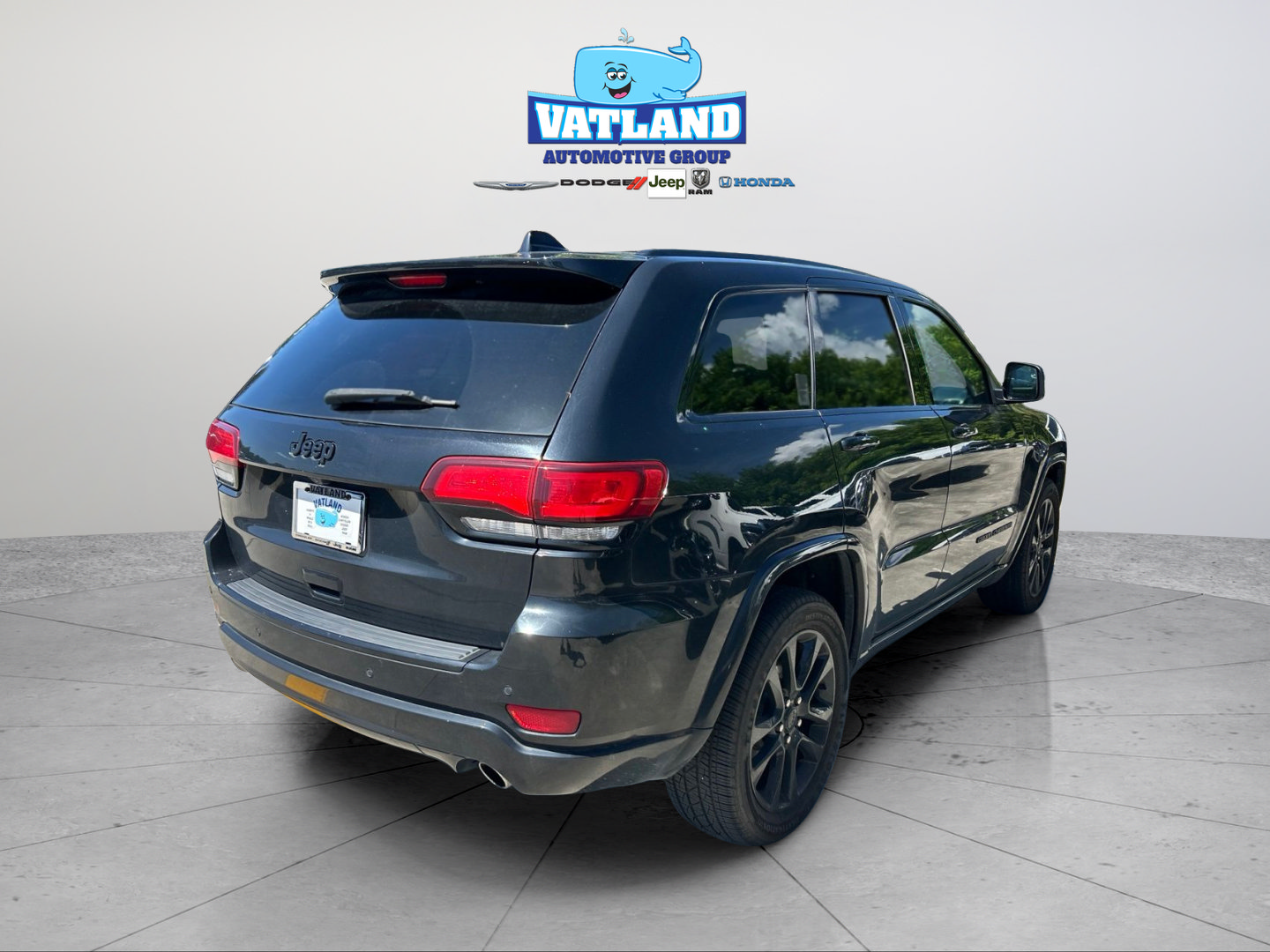 Used 2018 Jeep Grand Cherokee Altitude RWD image 5