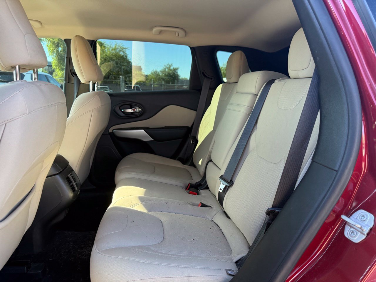 Used 2017 Jeep Cherokee Latitude FWD image 9