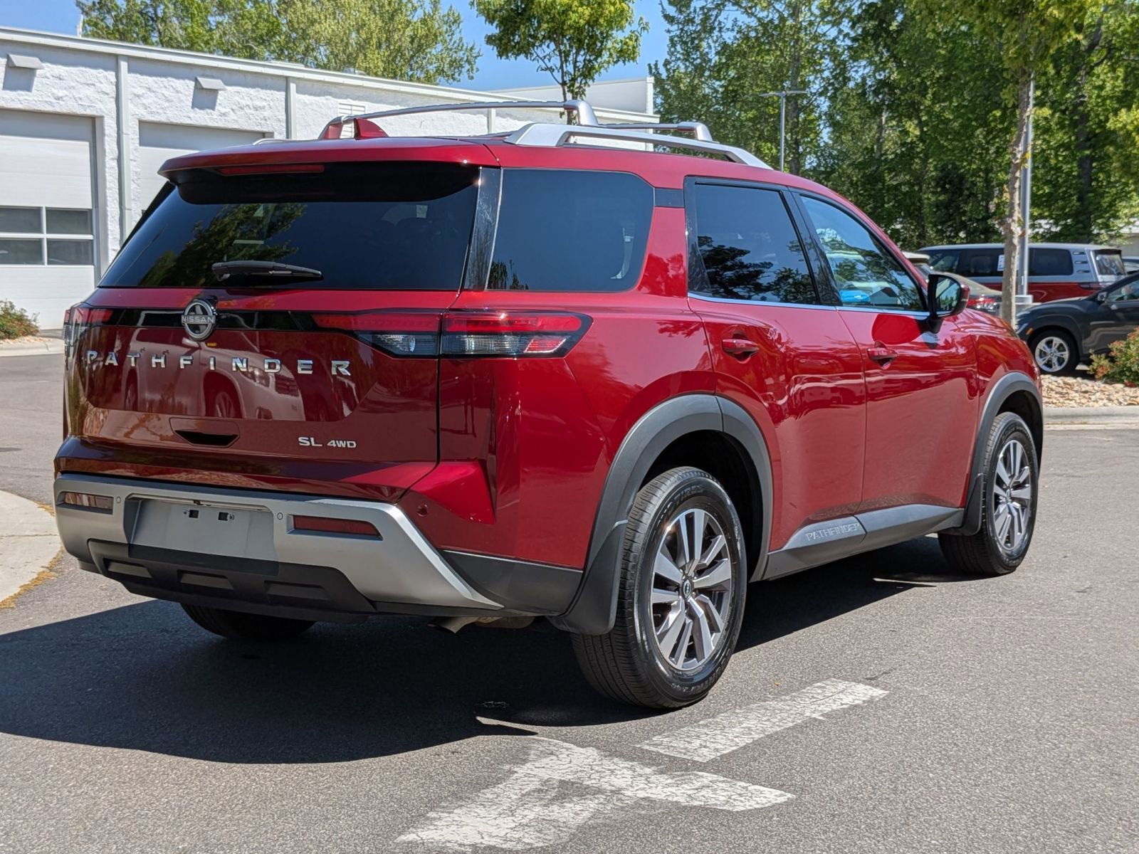 Used 2023 Nissan Pathfinder SL AWD/4WD image 3