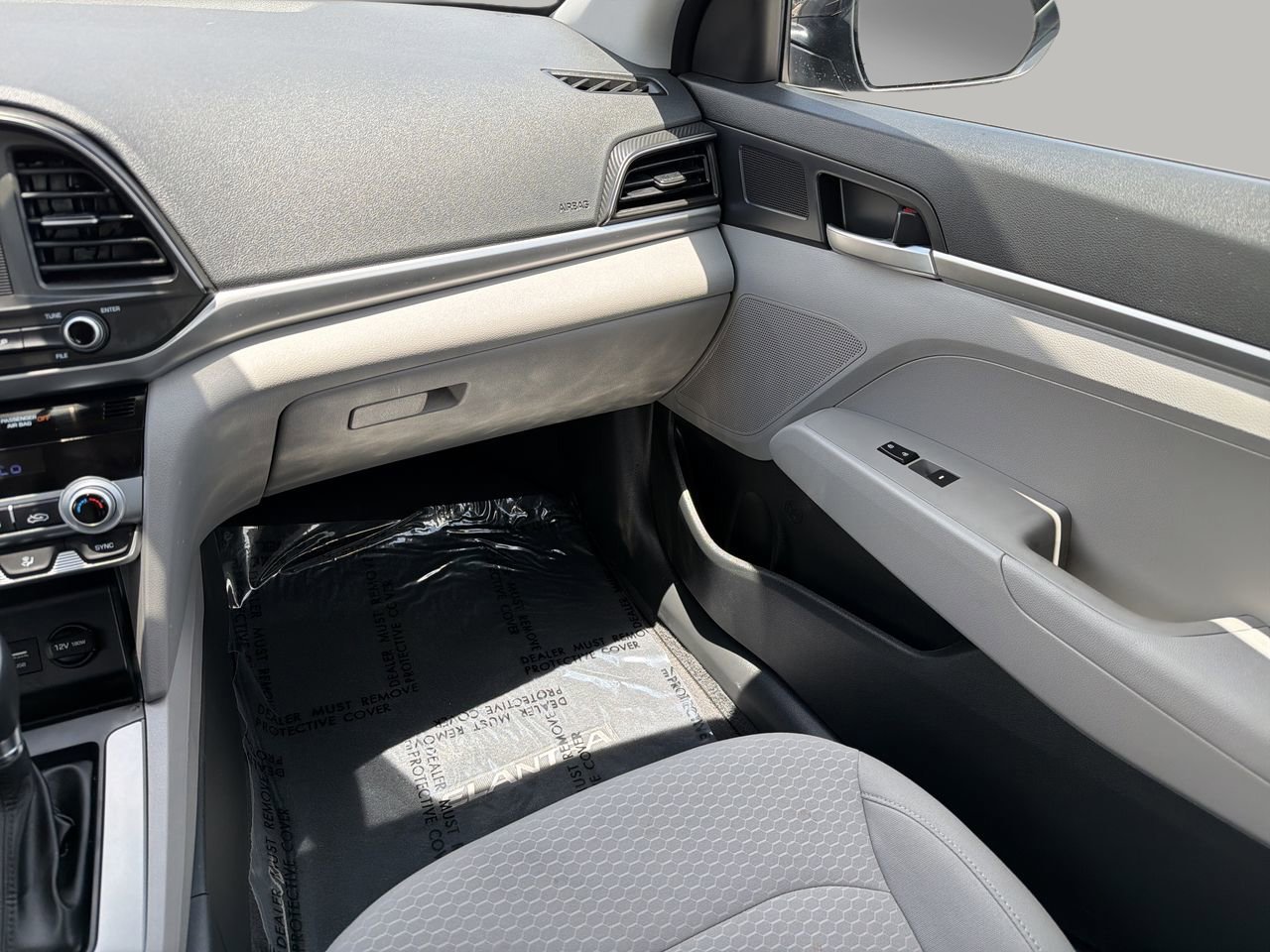 Used 2020 Hyundai Elantra SE FWD image 15