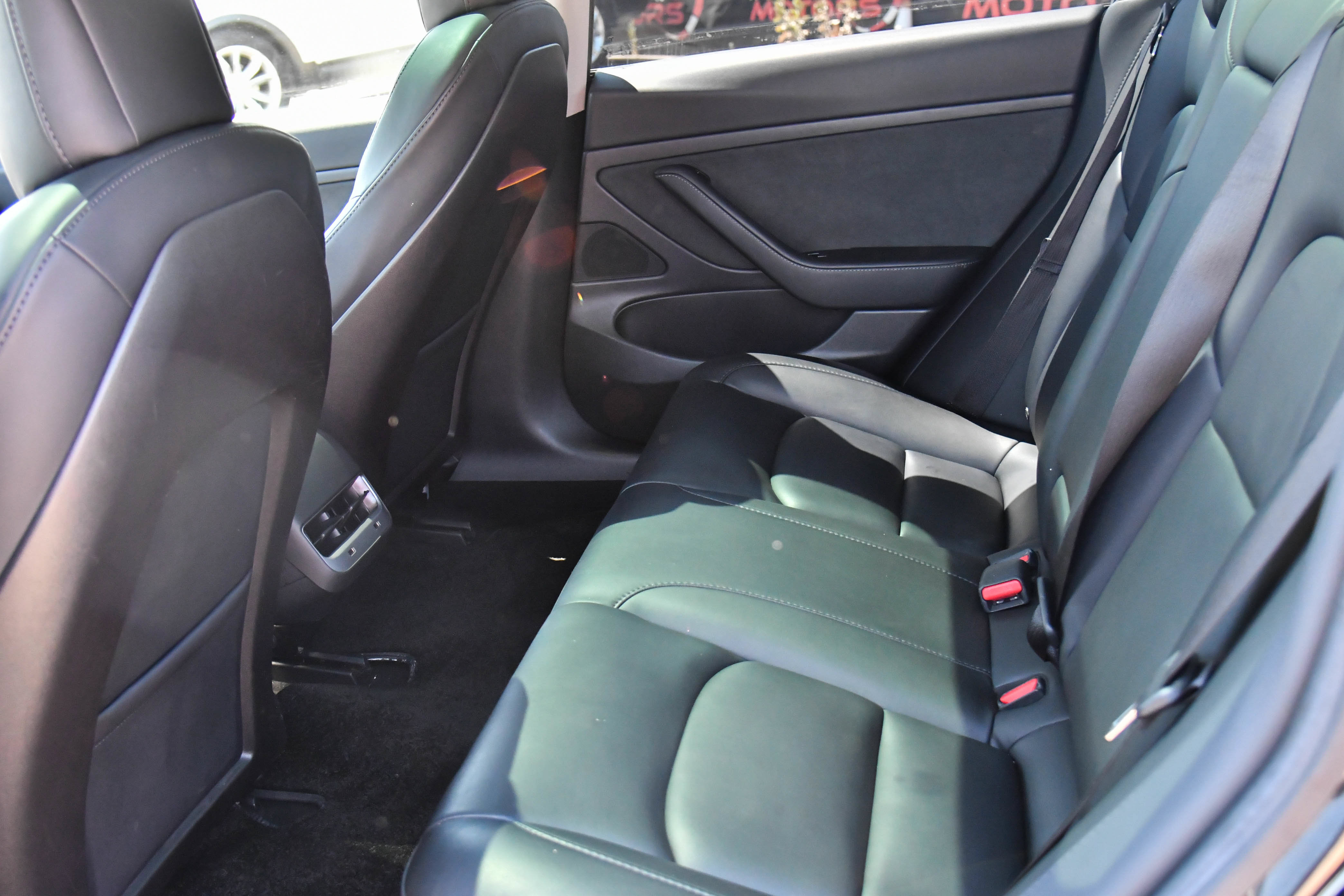Used 2020 Tesla Model 3 Standard Range RWD image 31