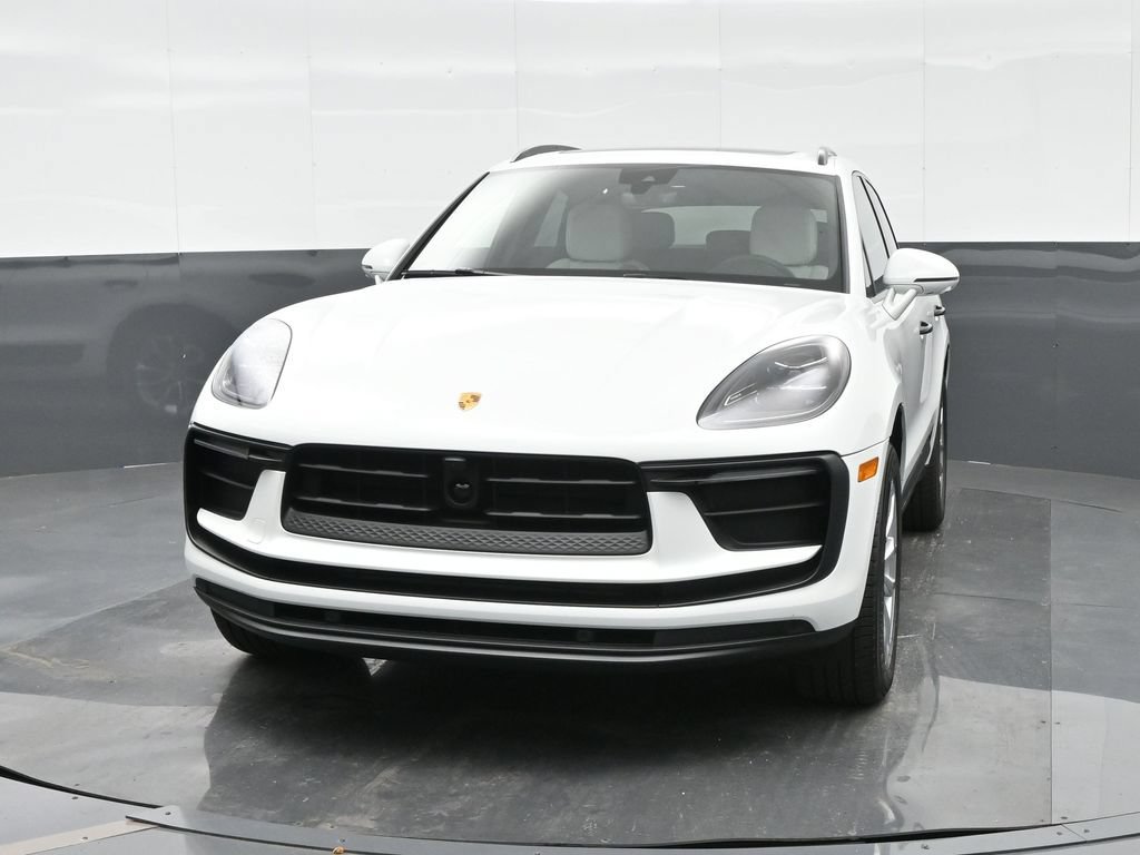 Certified 2026 Porsche Macan AWD/4WD image 12