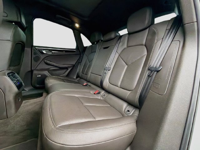 Used 2021 Porsche Macan AWD/4WD image 20