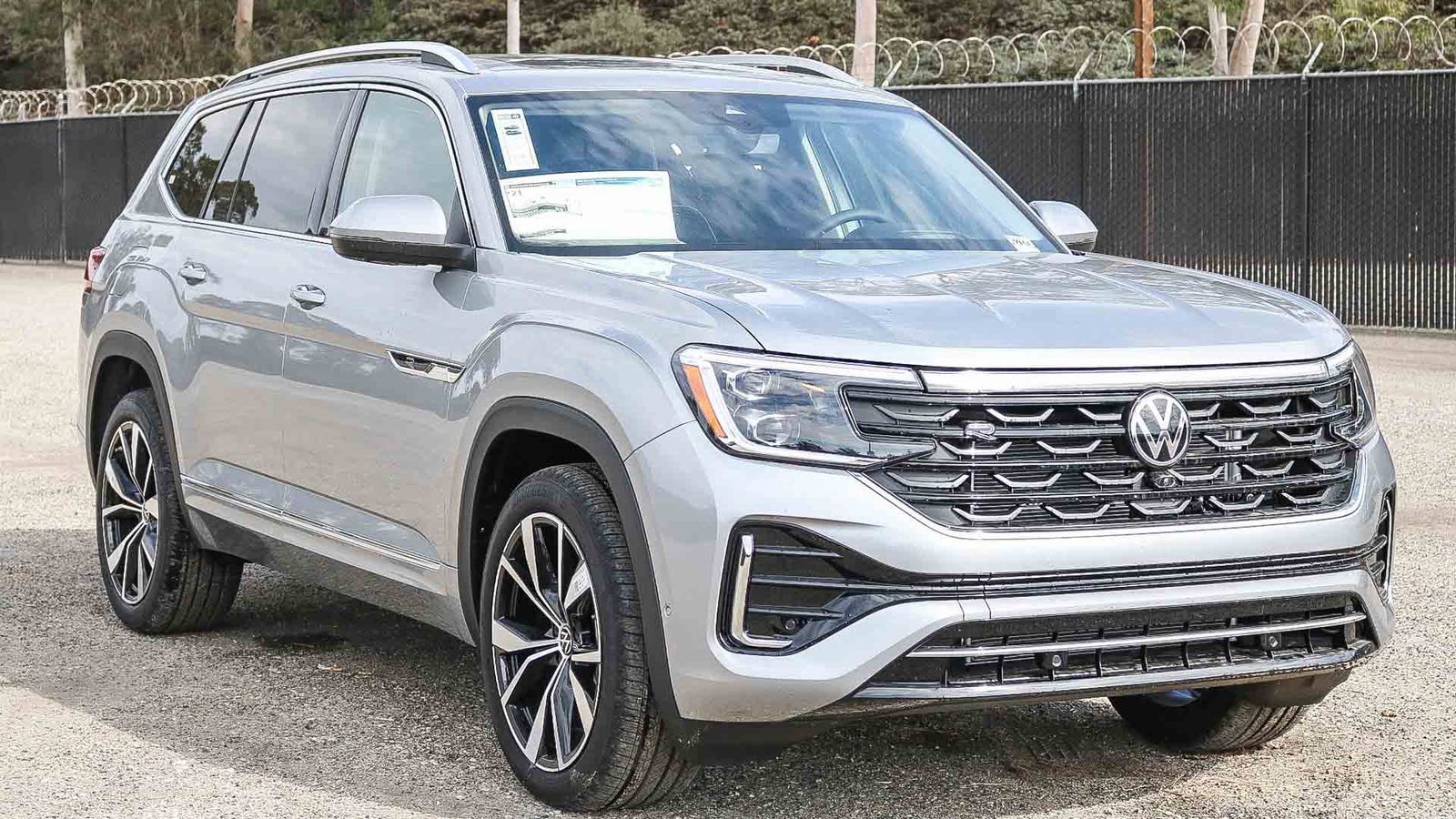 New 2026 Volkswagen Atlas SEL Premium R-Line AWD/4WD image 3