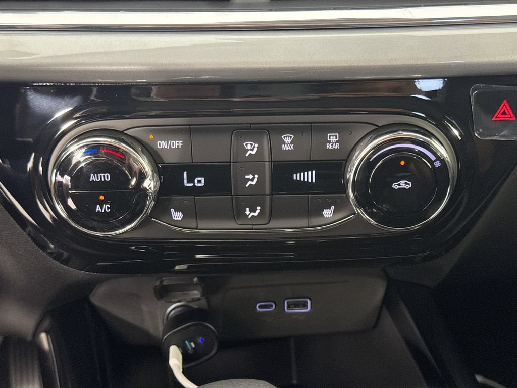 New 2026 Chevrolet Trax LT w/ Midnight Edition FWD image 17
