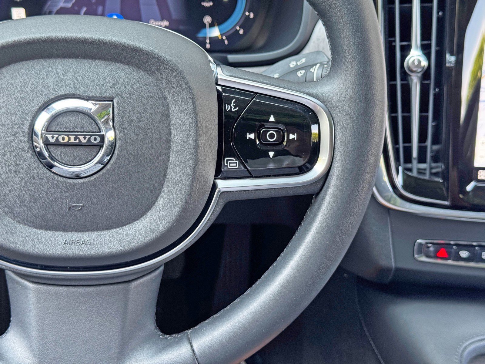 Used 2023 Volvo S90 B6 Plus w/ Protection Package Premier image 21