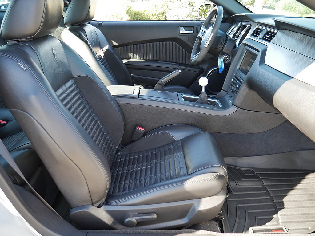 Used 2010 Ford Mustang Shelby GT500 RWD image 48