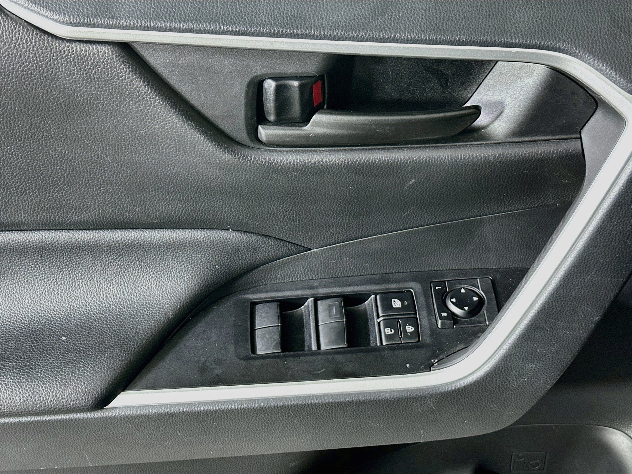 Used 2023 Toyota RAV4 LE FWD image 14
