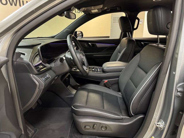 Used 2025 Buick Enclave Sport Touring FWD image 8