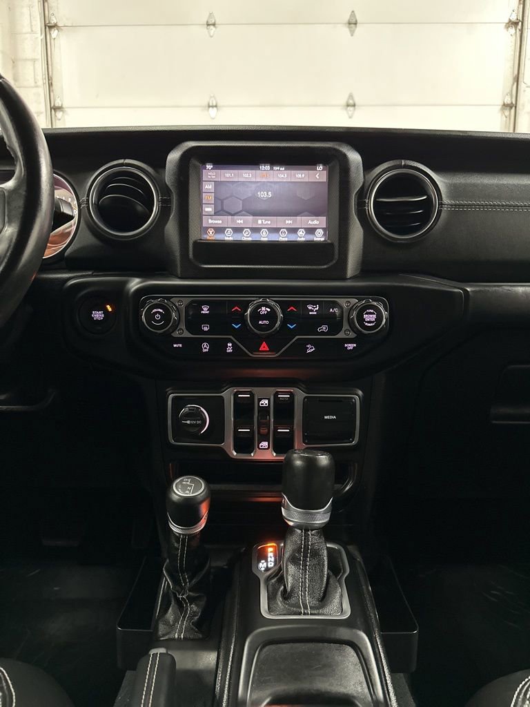 Used 2018 Jeep Wrangler Unlimited Sahara image 24