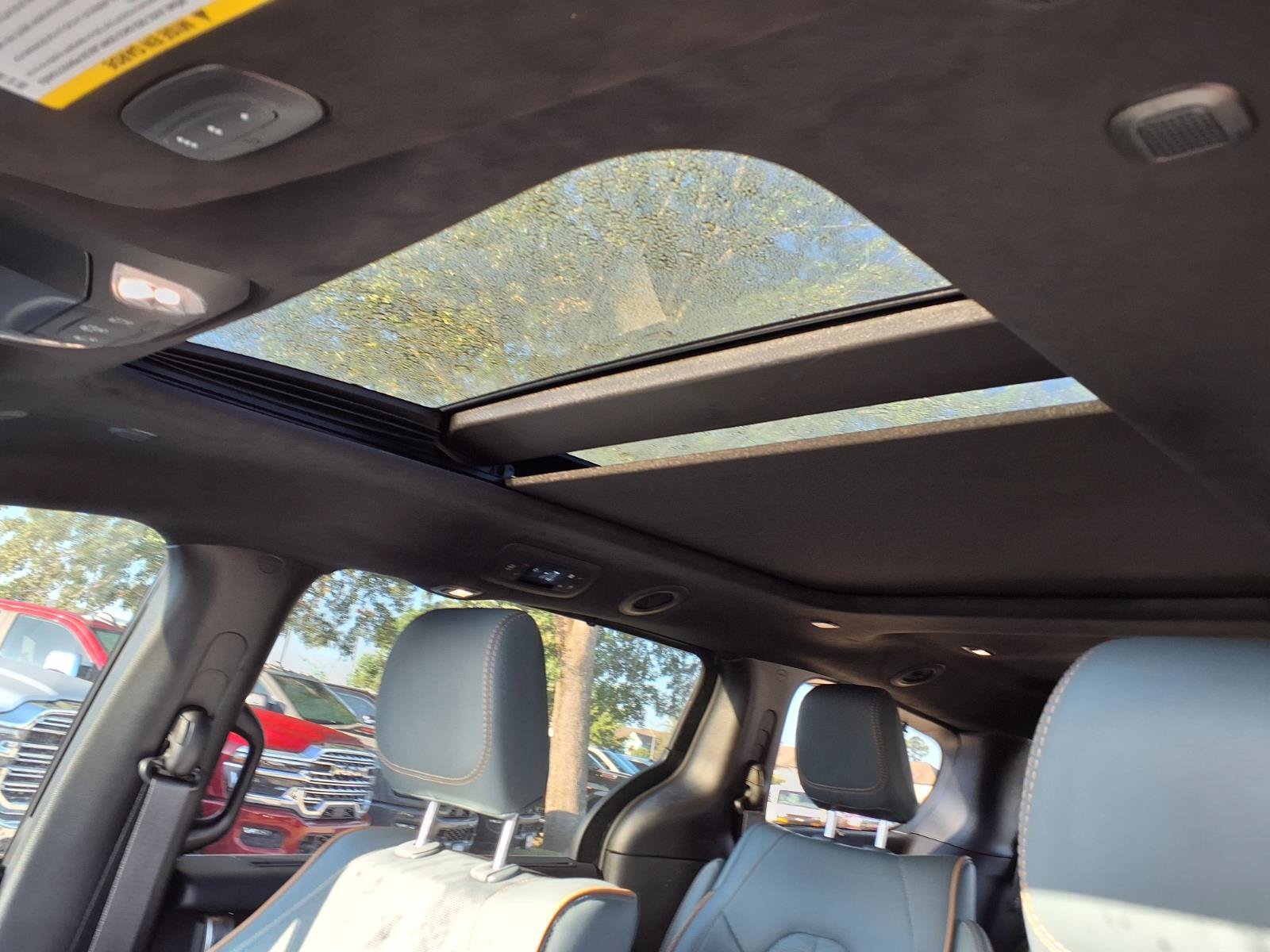 New 2027 Chrysler Pacifica Pinnacle AWD/4WD image 12