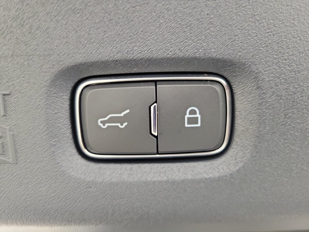 New 2027 Lincoln Navigator Premiere RWD image 9