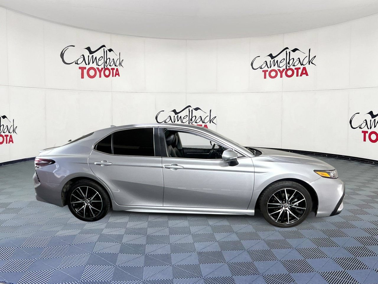 Used 2024 Toyota Camry SE FWD image 9