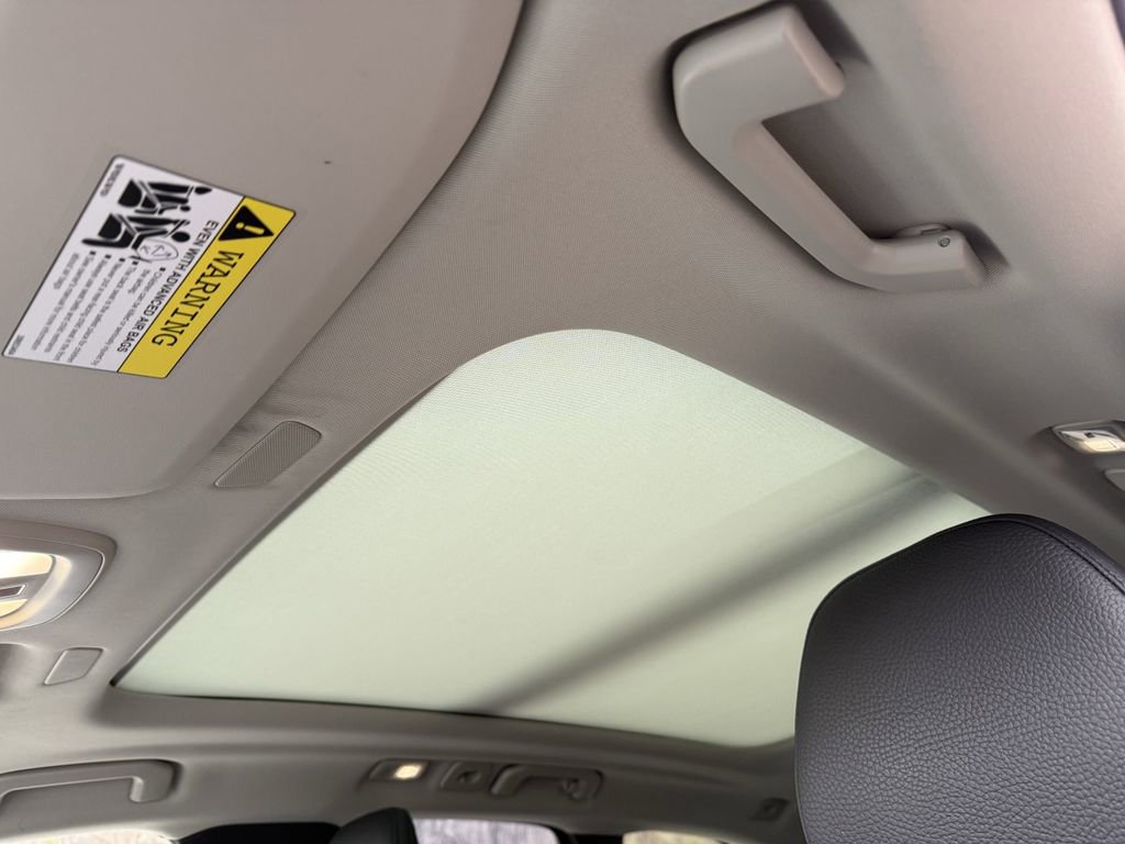 Certified 2025 Volvo XC60 B5 Plus image 10