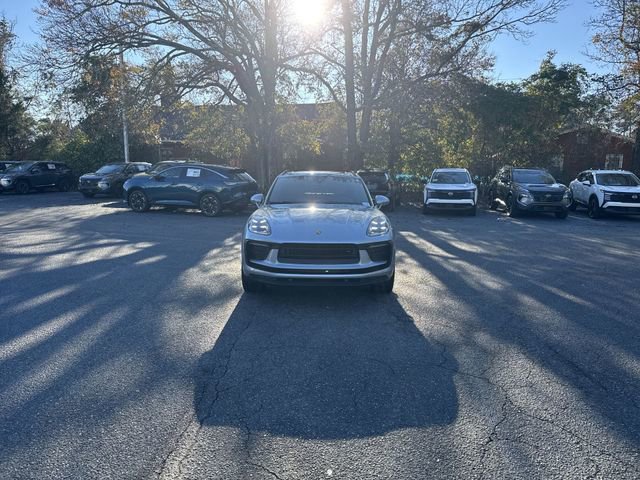 Used 2022 Porsche Macan AWD/4WD image 2